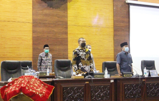 Gubernur Tanggapi Pandangan Fraksi-fraksi Tentang RAPBD Tahun 2022