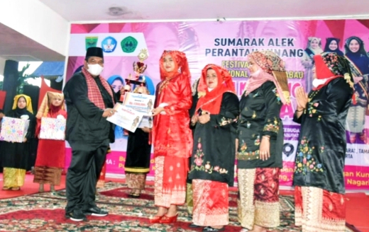 Pemkab Padang Pariaman Gelar Festival Baju Kuruang Basiba