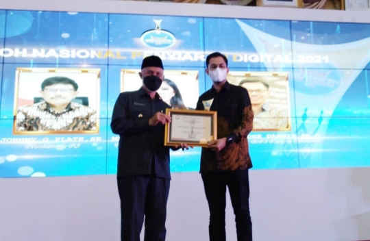 KPID Sumbar Anugerahi Yuliandre Darwis Tokoh Nasional Penyiaran Digital