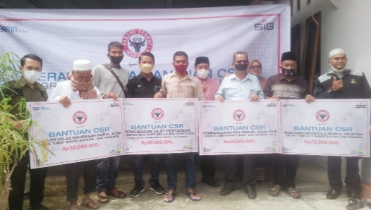 Nevi Zuairina Serahkan Bantuan TJSL untuk Keltan dan Madrasah di Dapil
