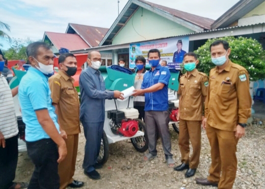 HM Nurnas Bantu Comben AW70C untuk Keltan Lubuk Munti Jaya