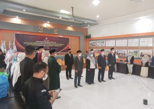 Sekjen KPU RI Lantik 3 Sekretaris KPU Kabupaten di Sumbar