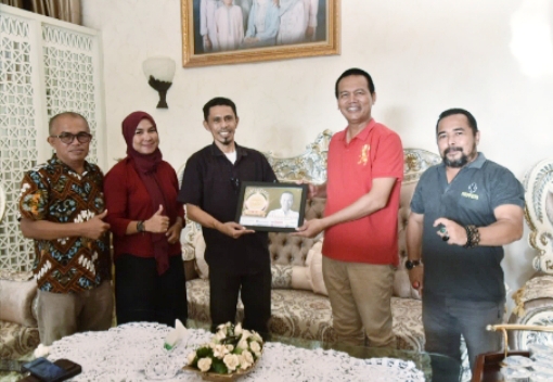 Walikota Pariaman Genius Umar Terima Sertifikat Tokoh Amazing 2021