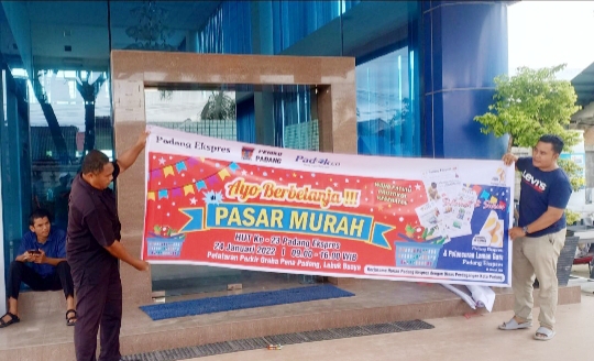 HUT ke-23, Ada Pasar Murah Sembako di Kantor Padang Ekspres