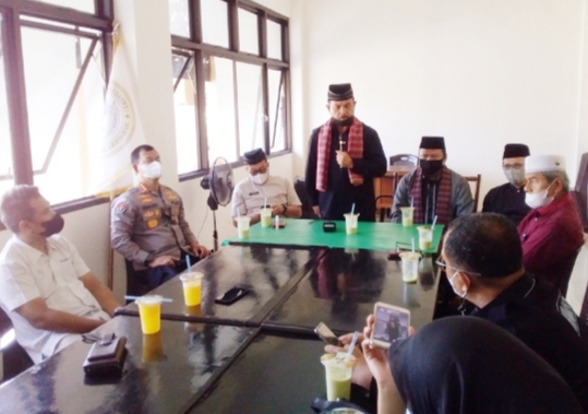 LKAAM Beri Gelar Sangsako pada Kapolda Sumbar Teddy Minahasa