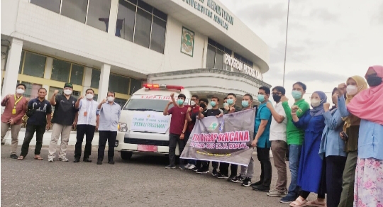 Rektor Unand Lepas Tim Peduli Bencana ke Pasbar Lakukan Tanggap Darurat