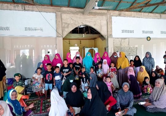 Nevi Zuairina Bersama Alpind Sumbar Beri Trauma Healing untuk Anak-anak di Malampah Pasaman