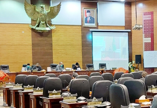 DPRD Sumbar Paripurnakan LKPJ Gubernur