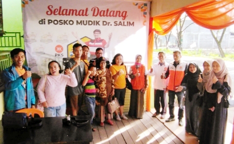 Posko Mudik Dr Salim PKS di Luak Limopuluah Turut Disinggahi Warga Non-Muslim
