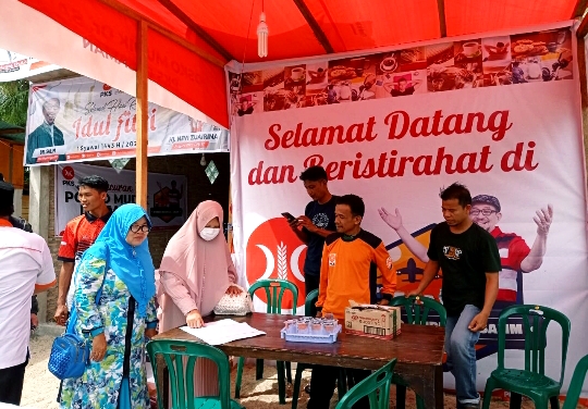 Nevi Zuairina Kunjungi Posko Mudik PKS di Pasaman