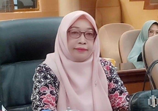 Armiati Rustam Siap Fasilitasi Masyarakat Tidak Mampu Bersekolah Gratis