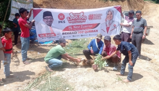 Nevi Zuairina Laksanakan Kurban pada 8 Kabupaten Kota di Sumbar