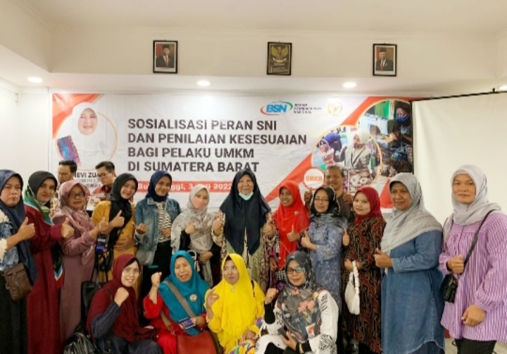 Nevi Zuairina Minta UMKM Sumbar Masuk Pasar Digital dengan Segera Urus SNI