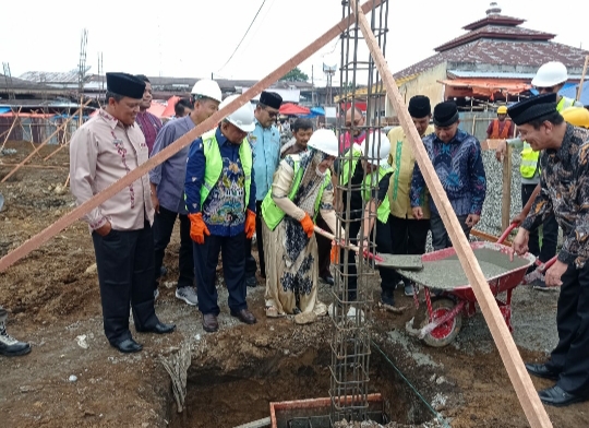 Nevi Zuairina Letakkan Batu Pertama Revitalisasi Pasar Serikat Lubuk Basung
