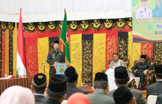 Bupati Benny Dwifa Lantik 79 Pejabat di Lingkup Pemkab Sijunjung