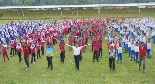 Diikuti Wabup Iraddatillah, SKJ Pelajar se Kabupaten Sijunjung Pecahkan Rekor MURI