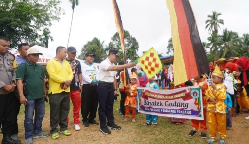 Lepas Jalan Santai Jantung Sehat, Wabup Sijunjung Ajak Masyarakat Tingkatkan Jiwa Perjuangan