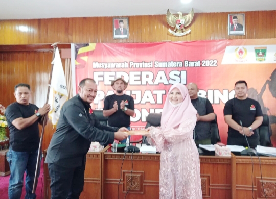 Pimpin FPTI Sumbar, Nevi Zuairina Siap Berkolaborasi Lahirkan Atlet Panjat Tebing Berprestasi Dunia