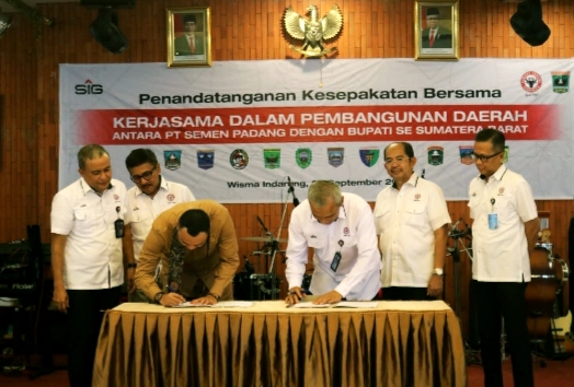 Percepat Pembangunan Daerah, Pemkab Sijunjung MoU dengan PT Semen Padang