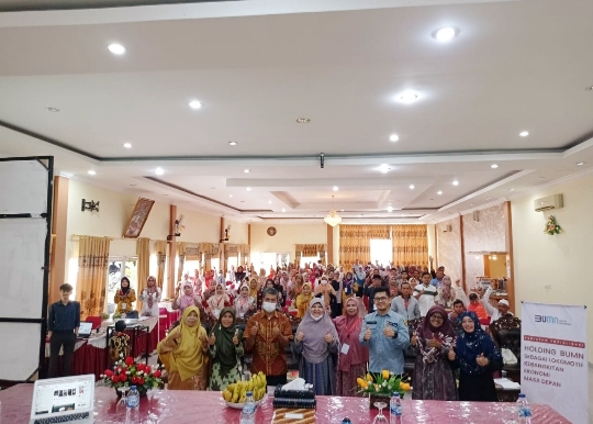 Di Hadapan UMKM Sumbar, Nevi Zuairina Sampaikan Holding BUMN Mampu Jadi Lokomotif Ekonomi