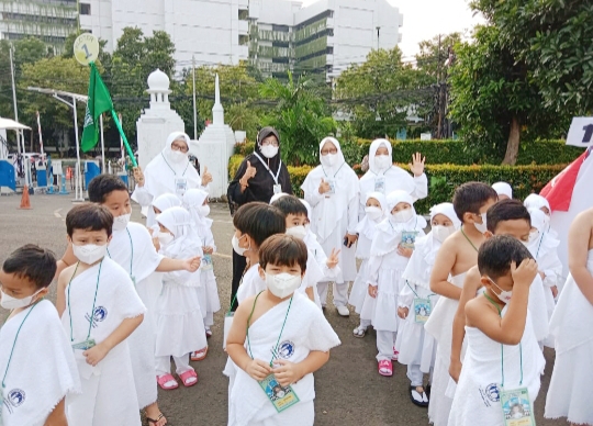 Ribuan Murid TK Islam Al Azhar se Indonesia Ikuti Manasik Haji
