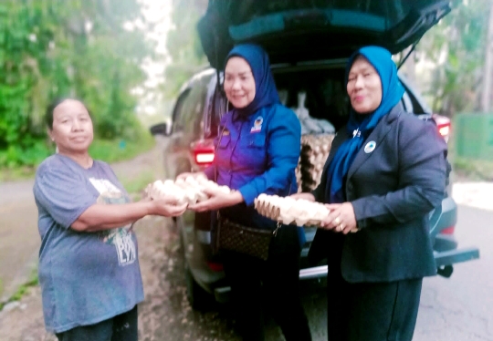 Garnita Malahayati Nasdem Sumbar Sebar 1 Ton Telur Sampai ke Nagari-nagari
