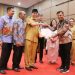 Sutan Riska Dianugerahi BUKA Award dan Pemkab Dharmasraya Raih Predikat Informatif