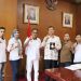 Diantar Langsung ke Pariaman, Walikota Genius Umar Terima Medali BUKA Award