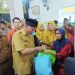 Gubernur Mahyeldi Serahkan Bantuan Produk Holtikultura untuk Masyarakat Agam