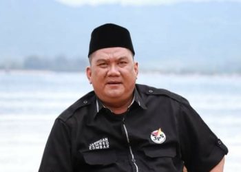 Panas Pula Tadah Daripada Gelas