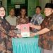 KUA Ranah Batahan Bagi-bagikan 100 Eksemplar Al-Qur’an Wakaf dari Calon Pengantin