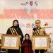 Musfi Yendra dan Istri Terima Penghargaan Ayah-Bunda GenRe Sumbar 2023