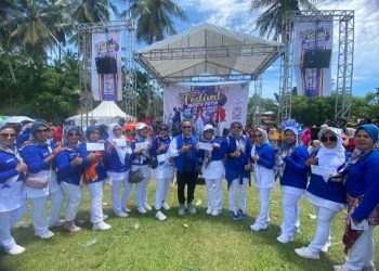 Bertabur Hadiah, Festival Merah Putih Kabupaten Pesisir Selatan; Senam Kreasi dan Kuliner Berlangsung Meriah