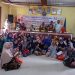 Nevi Zuairina Serahkan Buku Tabungan BSPS pada Penerima Bantuan Korban Gempa Kajai Pasbar