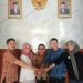 Musfi Yendra Ketua KI Sumbar yang Baru, dan Tanti Endang Lestari Wakil Ketua