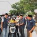 Syukuri Hasil Pileg, NasDem Padang Bagi Ratusan Takjil untuk Driver Ojek Online