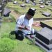 Setangkai Mawar Merah di Pusara Mantan Gubernur Sumbar Marlis Rahman
