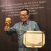 Bupati Eka Putra Terima UHC Award 2024
