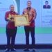 Bupati Sijunjung Benny Dwifa Terima Penghargaan dari Kemendes PDTT