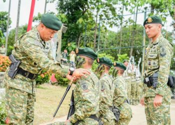 Pangkostrad Resmi Tutup Latihan Standardisasi Prajurit Kostrad Cakra XV dan Sematkan Brevet Kehormatan Cakra