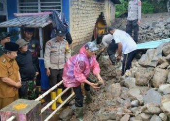 Bupati Agam Andri Warman Tinjau Lokasi Longsor di Tanjung Raya