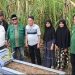Jelang Acara “Mengenang Sang Wartawan dan Sastrawan Abrar Yusra”, Panitia Ziarah ke Makam Almarhum di Lawang