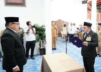 Bupati Tanah Datar Eka Putra Lantik Elizar Jadi Penjabat Sekda
