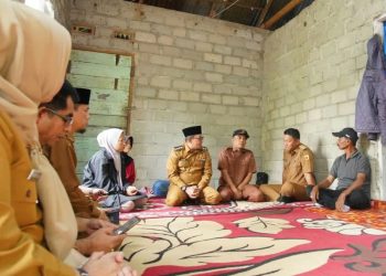 Melayat ke Rumah Almarhumah Cinta, Bupati Eka Putra Ingatkan Generasi Muda dalam Bergaul
