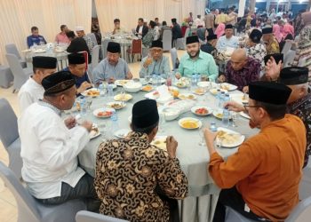 Walikota Fadly Amran Buka Bersama dengan Tokoh-tokoh Masyarakat Padang