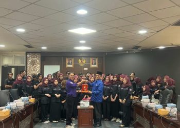 50 Orang Mahasiswa Ilmu Komunikasi Fisip Unand Kuliah Lapangan ke DPRD Sumbar
