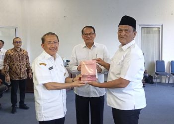 Dinas Kebudayaan Sumbar Serahkan 4 Buku Sosial Budaya dan Sejarah ke Pemkab Pasaman Barat