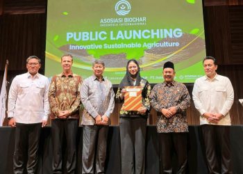 Bupati Dharmasraya Annisa Upayakan Penambahan Penghasilan Petani dari Limbah Hasil Panen