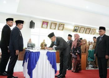 Bupati Tanah Datar Eka Putra Lantik Abdurrahman Hadi Jadi Sekda Definitif
