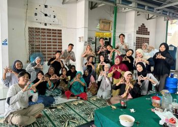 BEM KM Unand Beri Pelatihan Ibu-ibu dan Remaja Putri Pasia Nan Tigo Buat Produk Olahan Ikan serta Pemasaran Digital